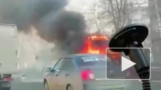 Видео из Ижевска: В центре города сгорел городской автобус