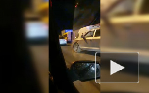 Микроавтобус врезался в фуру на КАД