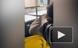 В Казахстане мужчина пропустил остановку и чуть не задушил водителя автобуса