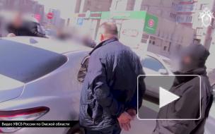 Начальника УМВД по Омску подозревают в получении взятки