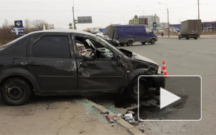 На перекрестке Софийской и Димитрова "перевертыш": жестко столкнулись мусоровоз и легковая машина