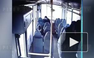 Полиция задержала мужчину, который напал на водителя маршрутки с ножом в Горелово