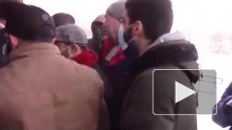 Драка депутатов с жителями российского города попала на видео