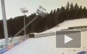 Биатлонный сезон завершили досрочно из-за падения фонаря на стрельбища в Ханты-Мансийске