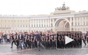 Танцевальный спектакль "Шерлок Холмс" на Дворцовой взбудоражил петербуржцев 