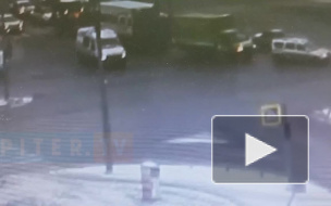 Видео момента столкновения "Газели" и легковушки на Софийской
