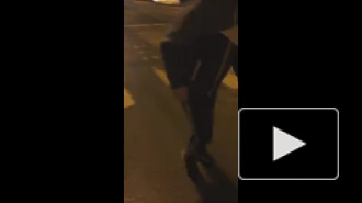 Видео: пьяный мужчина повредил автомобиль из-за того, что водитель не пропустил его