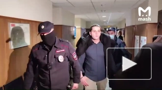 В Москве арестован Роман Сахаров, разломавший изображение "бабушки с флагом"
