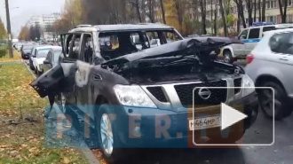 Видео: на Учительской улице полностью сгорела иномарка