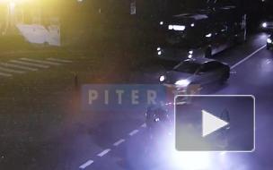 На перекрестке Зверинской улицы на скорости столкнулись два авто