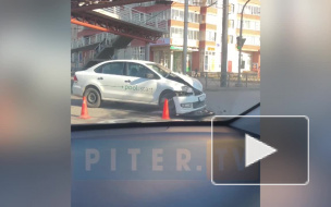 Каршеринговый автомобиль попал в аварию в Купчино