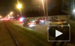 ДТП на Дальневосточном проспекте: одна из машин перевернулась прямо на проезжей части  