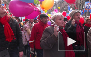 Первомай 2014 в Петербурге: от многотысячного ЕдРа с сексапильными барабанщицами до скандальных ЛГБТ