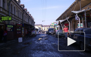 ОМОН, полиция и ФМС провели рейд на Апраксином дворе. Задержаны 20 человек