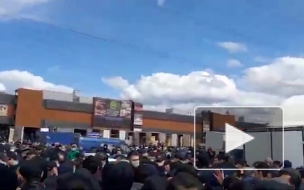 В Москве торговцы протестуют у рынка из-за повышения стоимости аренды