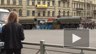 Видео: на митинге в Петербурге людей не пускают на проезжую часть