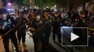 Полицейский на велосипеде переехал голову протестующего в США 