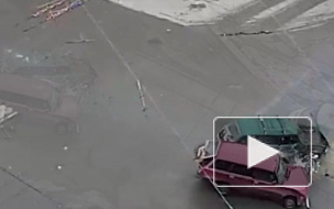 Жесткое видео из Петрозаводска: дорогу не поделили две легковушки