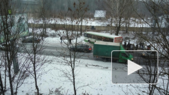 Появились фото: Свадебный кортеж протаранил автобус на Дороге жизни в Санкт-Петербурге