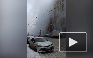 Улица Комиссара Смирнова оказалась в пару из-за прорыва трубы