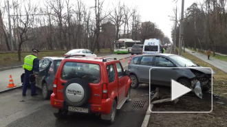 Видео из Москвы: дорогу не поделили три авто