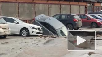 Парковка на Савушкина, на которой три машины провалились в яму, была незаконной