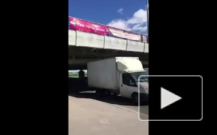 Под "Мостом глупости" проехала первая газель