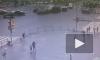 Водитель мопеда на скорости влетел в стоящую в пробке легковушку на Гражданском проспекте
