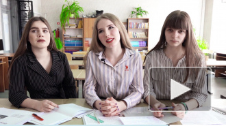 Видео: выпускницы облагородили школьный двор и выбрали будущую профессию