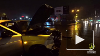 В Петроградском районе "Форд" врезался в "Приору" и вылетел в ограждение