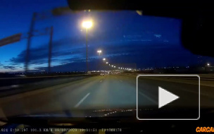 Видео: над Петербургом пролетело небесное тело