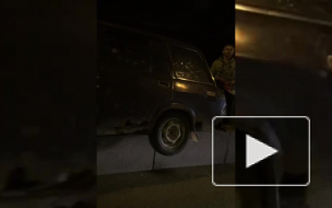 "Жигули" попытались въехать на Октябрьскую набережную. Автомобиль пропал с радаров