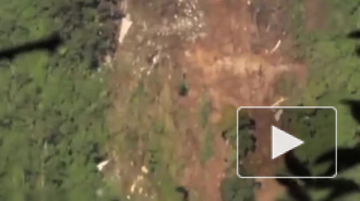 Российские спасатели прибыли к месту крушения самолета Sukhoi Superjet-100