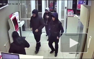 Нападение на салон сотовой связи в Новосибирске попало на видео