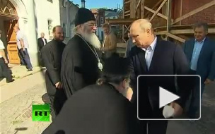 Священнослужитель кинулся целовать Путину руку