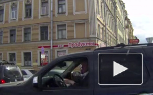 Задорный водитель веселил петербуржцев в пробке в центре города