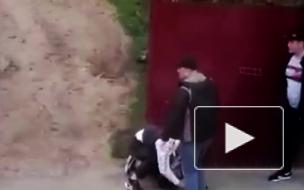 В Ельце под окнами мэрии избили мужчину