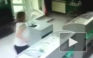 В Нерюнгри на видео попало самое быстрое ограбление ювелирного магазина