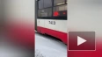 Трамвай сошёл с рейсов и пробил ограждение на Зольной ...