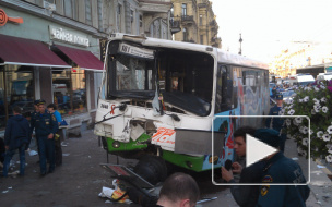 Страшное ДТП произошло на Невском проспекте. Пострадали 22 человека