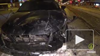 Пьяный мигрант без прав снес ограждение и выехал на трамвайные пути в Петербурге