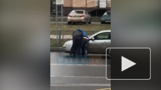 Драка двух водителей на Энтузиастов попала на видео