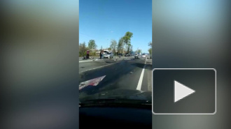 На Московском шоссе столкнулись фура, легковушка и мотоцикл