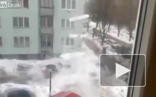 Работники Коммунальщика разбили льдом дорогие иномарки