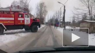 Появилось видео охваченного огнем дома в Любани