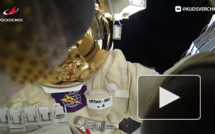 Опубликовано видео с выходом российских космонавтов в открытый космос