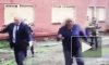 Видео из Омска: Мэр города упала в грязь при осмотре улиц родного города