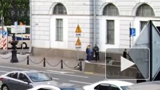 На видео попала утренняя драка на Невском проспекте