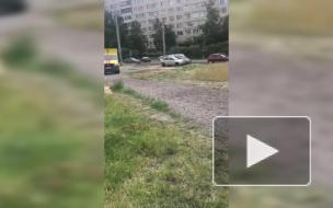 На Будапештской улице прорвало трубу с горячей водой