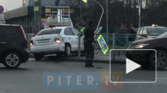 В ДТП на Дальневосточном пострадали две иномарки и дорожный знак